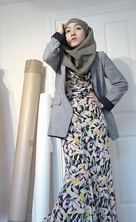http://domesticgoddesswanabe.files.wordpress.com/2010/12/109__800x1200_maxi-dress-blazer-hijab.jpg